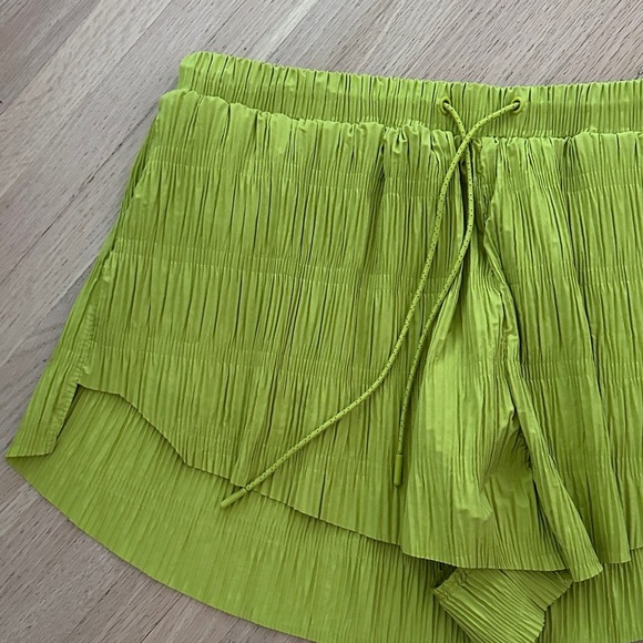 NWT - Free People Shirr Enough High Waist Crinkle Lime Shorts - Large - Picture 3 of 8